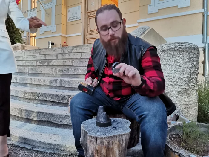 The tools used were reconstituted as close to the historical truth of photo: Alina Mitran