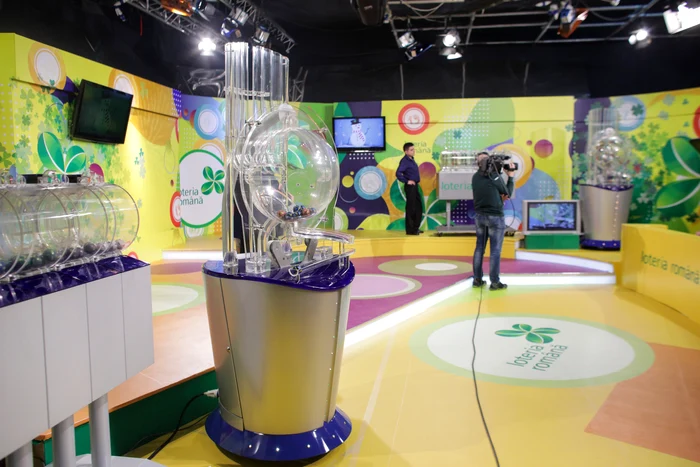 The winning numbers were displayed by the Romanian Lottery. Photo: Inquam Photos / Octav Ganea