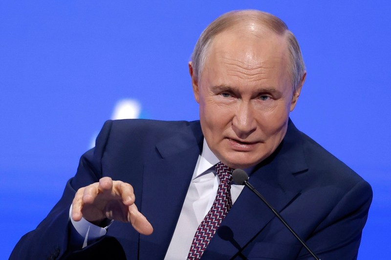 Vladimir Putin announces that the Russian army has begun to create a