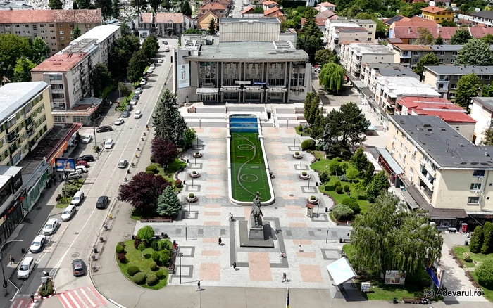 The artesian from Deva took the green color. Photo: Daniel Guță. TRUTH