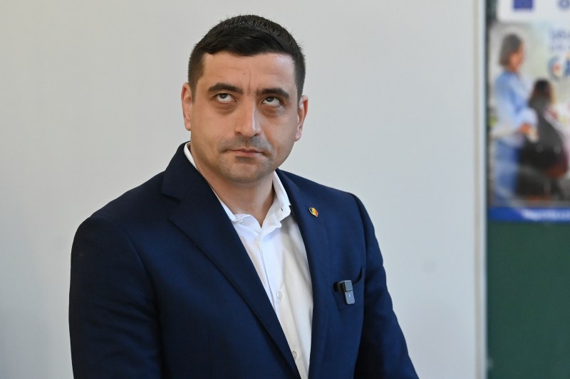 George Simion sent him an English message to Emmanuel Macron
