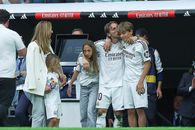 Overwhelming! They stopped during the match and formed the honor guard for Luka Modric. Croatul, in tears at his last match on 