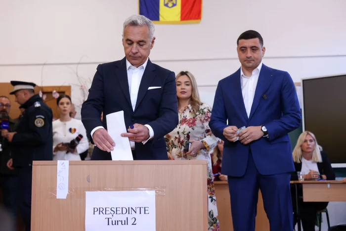 Calin Georgescu and George Simion came to vote together photo Inquam / George Călin