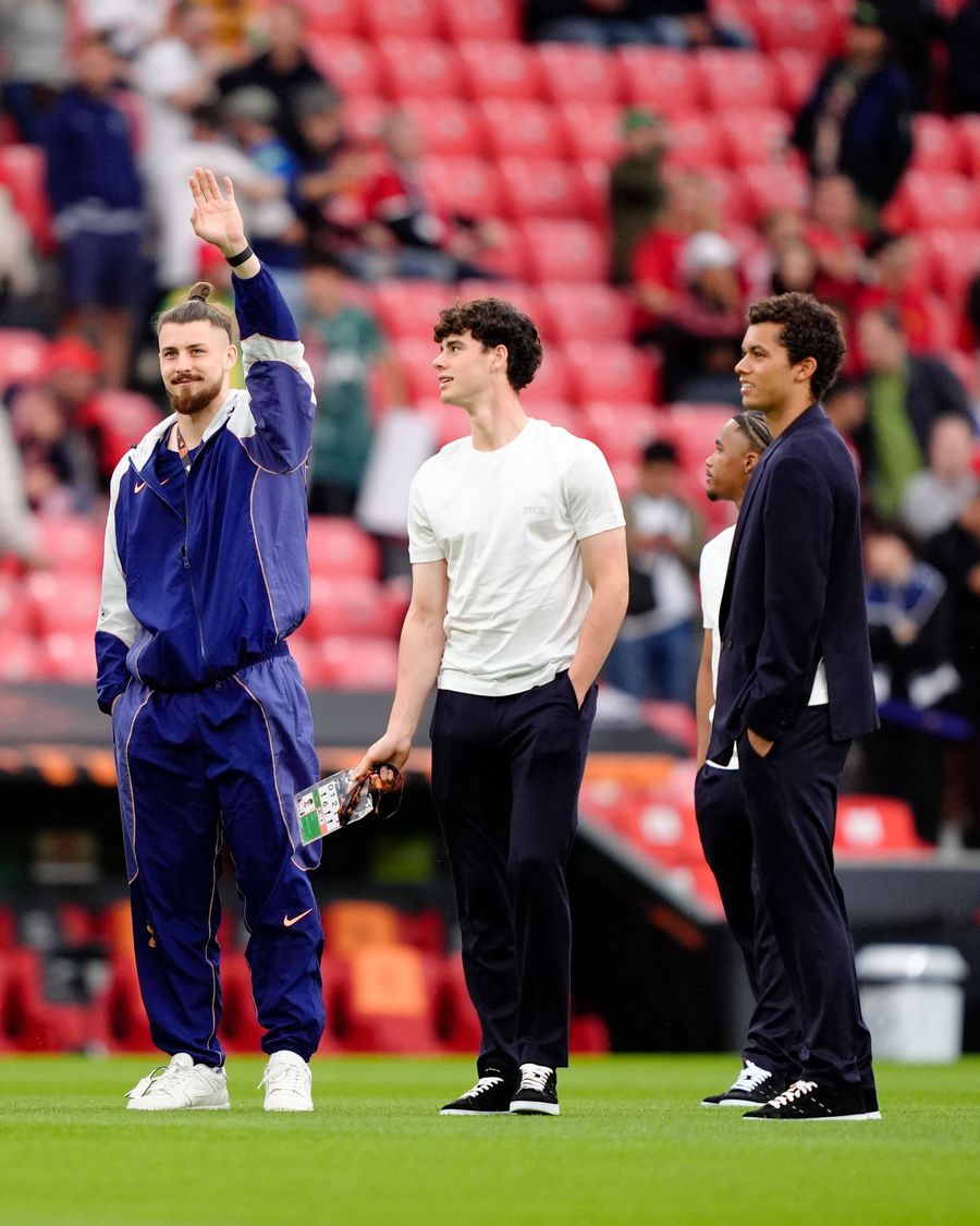 Radu Drăgușin, before Tottenham - Manchester United // Photo: Imago Radu Drăgușin was surprised on the field before the Europa League final