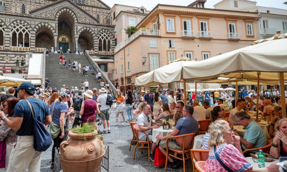 It will be a record summer. Tourist Tsunami goes to Italy