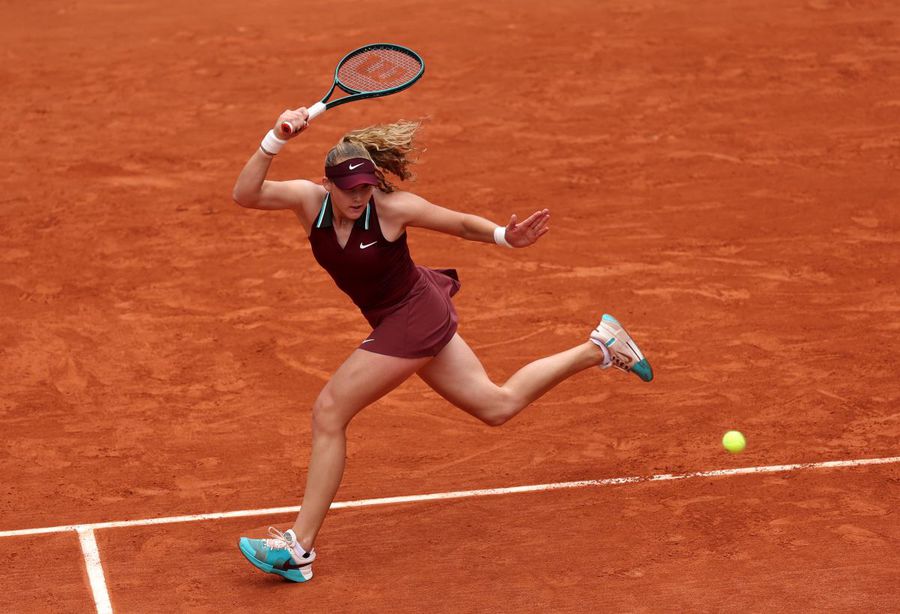Mirra Andreeva in action at Roland Garros 2025 Photo: Guliver/Gettyimages Mirra Andreeva, qualified in the finals, discovered her talisman at Roland Garros:
