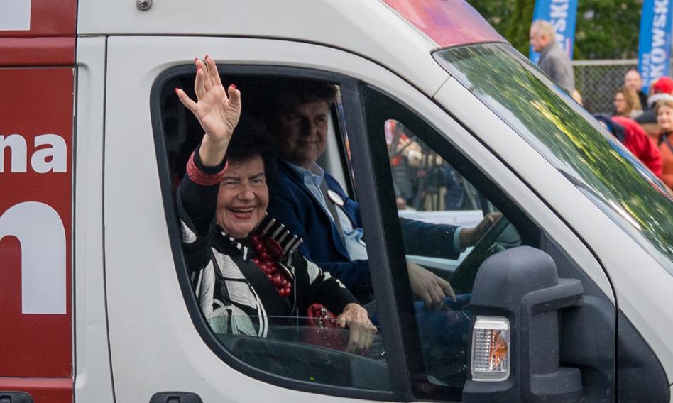 Senyszyn with your own party? For now, it announces the establishment of an association