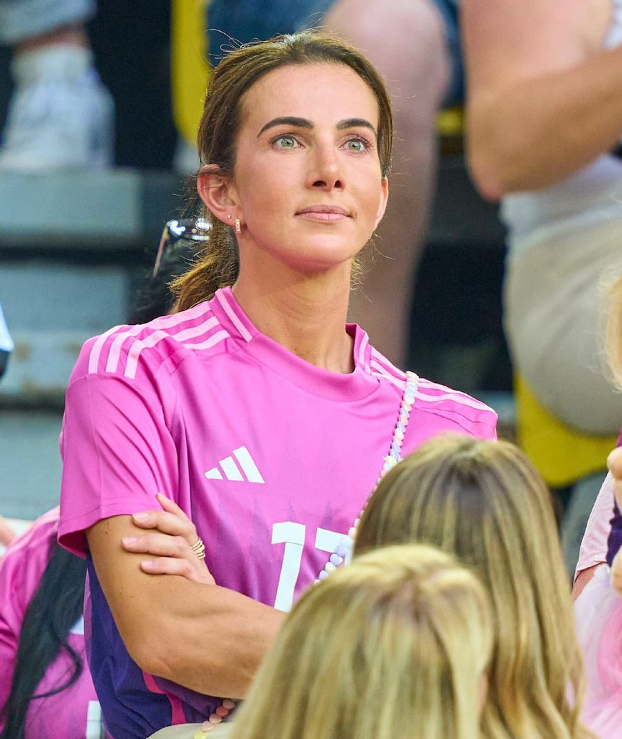 2-0 with Borussia, 75,000 fans, parents in the stands »Only Lisa was missing, feeding the rumors