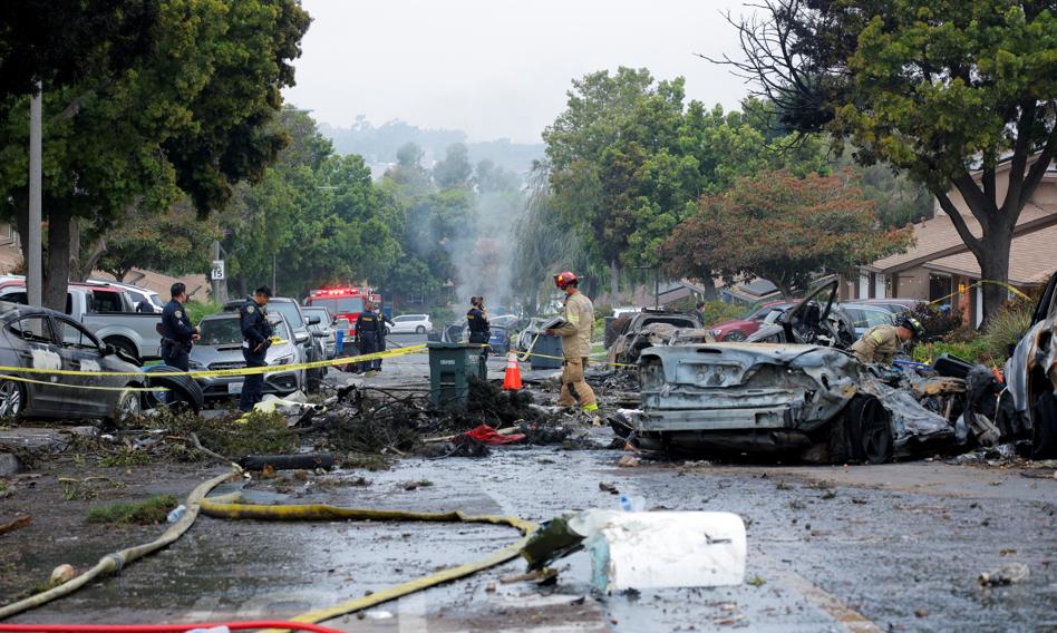 A plane crash in San Diego. "Many people were killed"