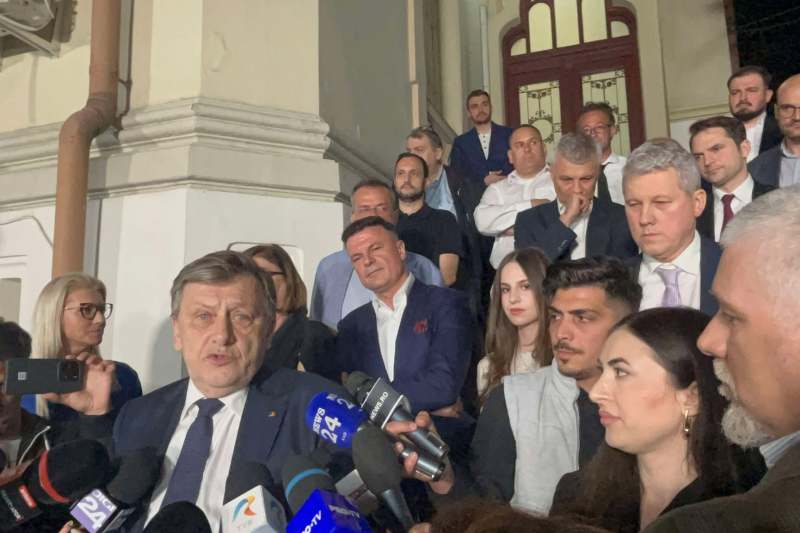 Crin Antonescu acknowledged his defeat: the partial result is irreversible. Life goes on