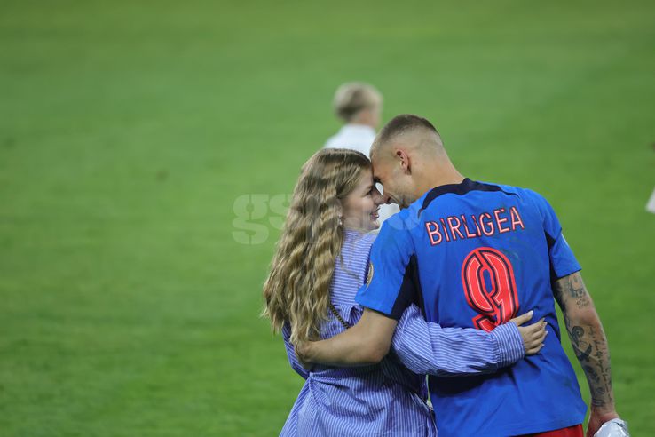 Antonia Sănta and Daniel Bîrligea, after FCSB - Dinamo 3-1, from the National Arena. Photo: Ionuț Iordache (gsp.ro)