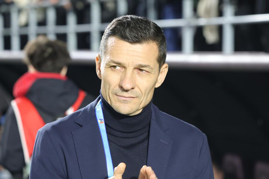 Costel Gâlcă during the Rapid match - Craiova University/ Photo: Ionuț Iordache GSP Dan Șucu is preparing a shock move to Rapid: he wants Costel Gâlcă! GSP has details from negotiations