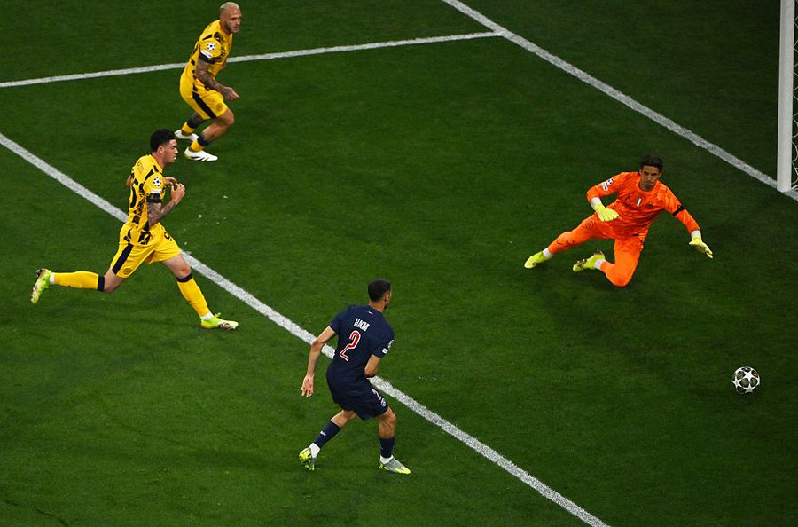 Hakimi, empty in front of the empty gate / photo: Gettyimages All the decisions of Istvan Kovacs from Inter - PSG, in real time »Rusescu's remark at the break: