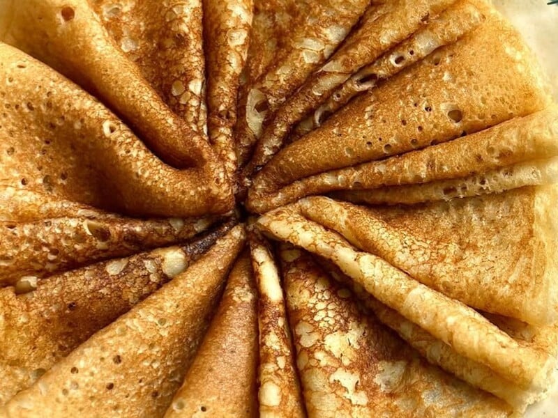 Prepare openwork pancakes from yeast dough. Recipe
