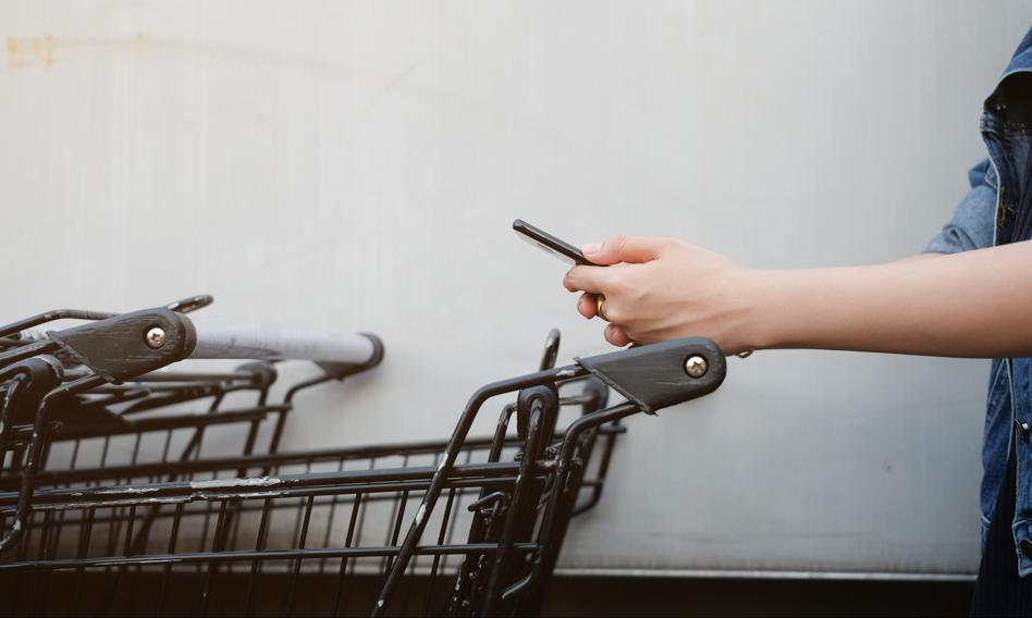 We value hypermarkets for prices and promotions, discount stores for transparent information