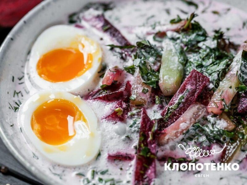 Prepare this delicious and refreshing chronicler soup with cucumbers and beets in the heat. Recipe and tips