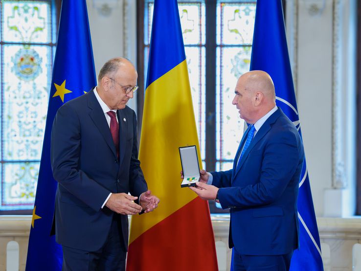 Dan Șucu was decorated by Ilie Bolojan, the interim president of Romania, photo: Facebook @the Presidential Administration of Romania