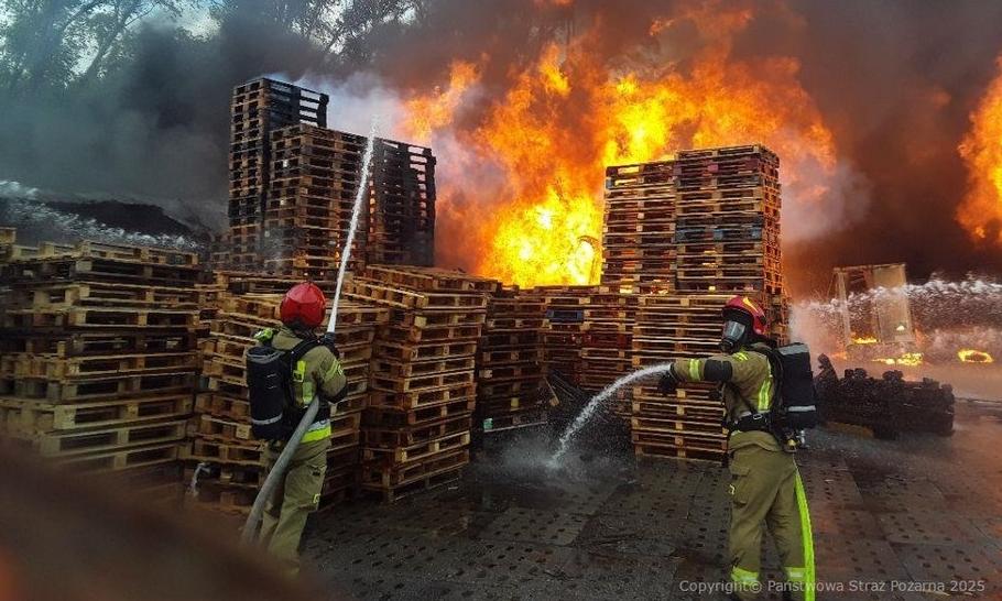 Former cotton plants are burning "ALBA" in Łódź. There was a gas explosion