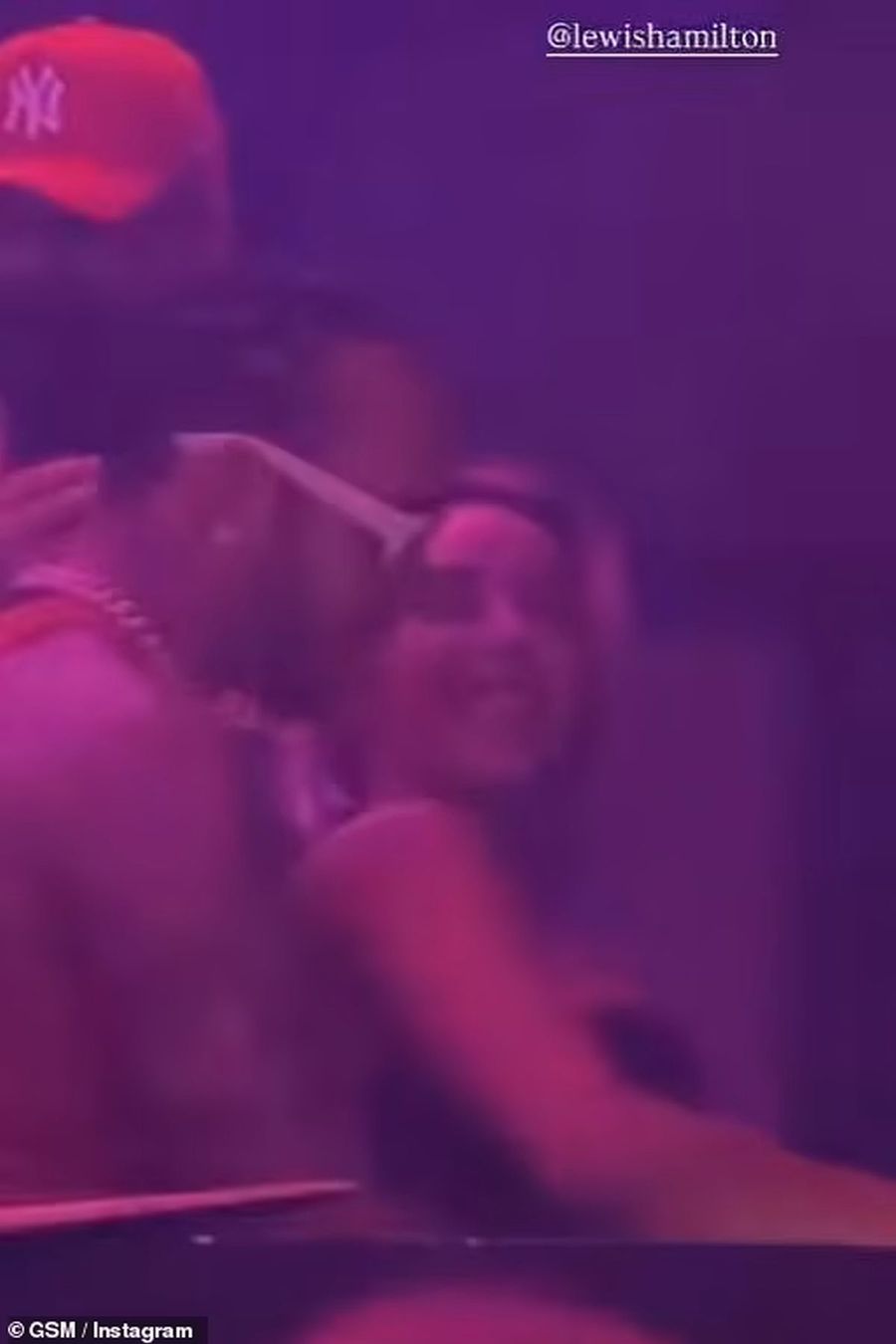 He quickly forgot about Sofia Vergara! Lewis Hamilton, caught in a club in Monaco with the former lover of the Premier League star