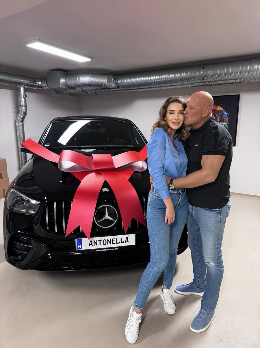 The girlfriend of the former patron of Liga 1 said where the famous couple moved: 