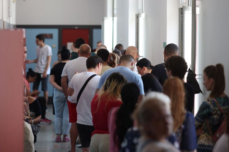 Queue at a polling station at a 2024 poll. Photo: Inquam Photos / George Calin