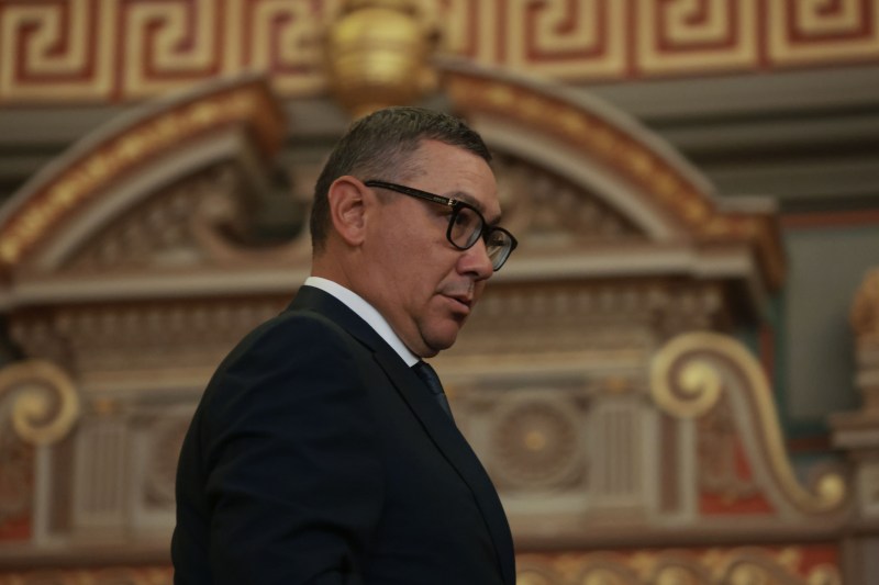 Victor Ponta announces criminal complaints against Elena Lasconi and the Antena 3 post: 