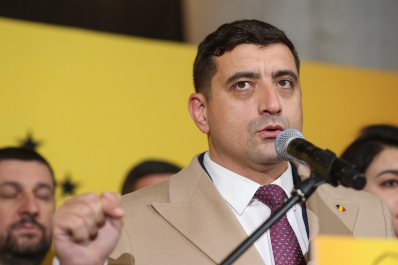 George Simion, President of Gold and the candidate of the formation in the presidential elections, holds press statements along with the party members after announcing the EXIT-Poll results, in Bucharest, November 24, 2024. Inquam Photos / George Călin.