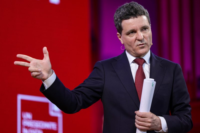 How did Nicușor Dan be the campaign's boxing bag