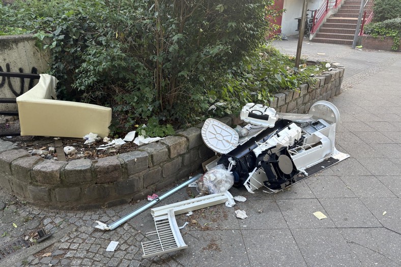 Garbage on one of the streets in the Neurln district in Berlin