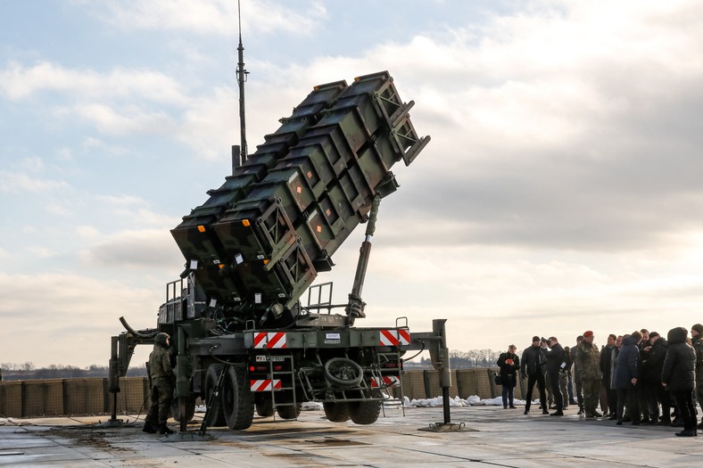 Patriot air defense system launcher (illustrative photos)