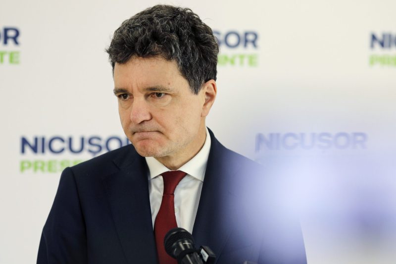 Nicușor Dan, at the campaign headquarters. Photo: Inquam Photos / Mălina Norocea