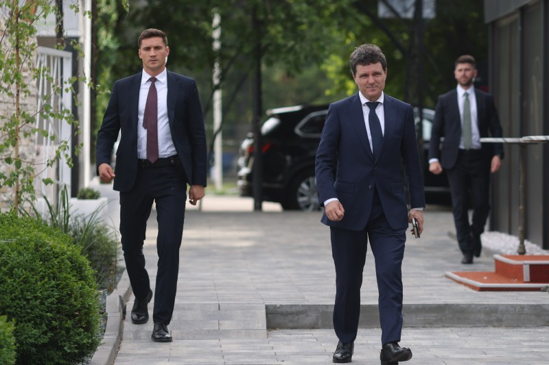 Nicușor Dan and Paza SPP. Photo: Inquam Photos / George Călin
