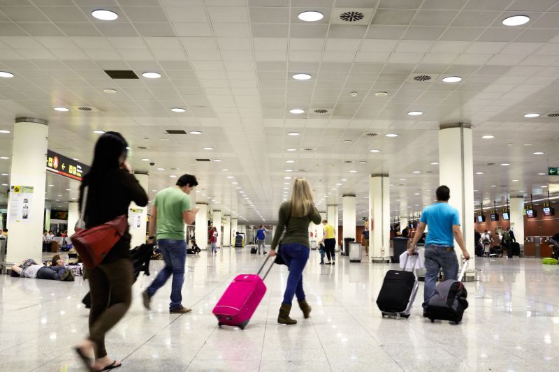 People at the Airport / Photo: Danil Rudenko / Dreamstime.com
