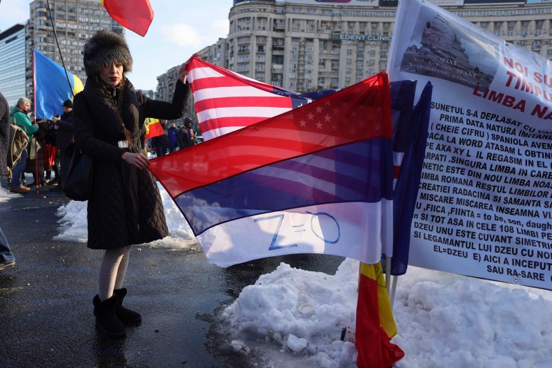 Protest in Victoriei Square in Bucharest, February 21, 2025. Inquam Photos / Octav Ganea