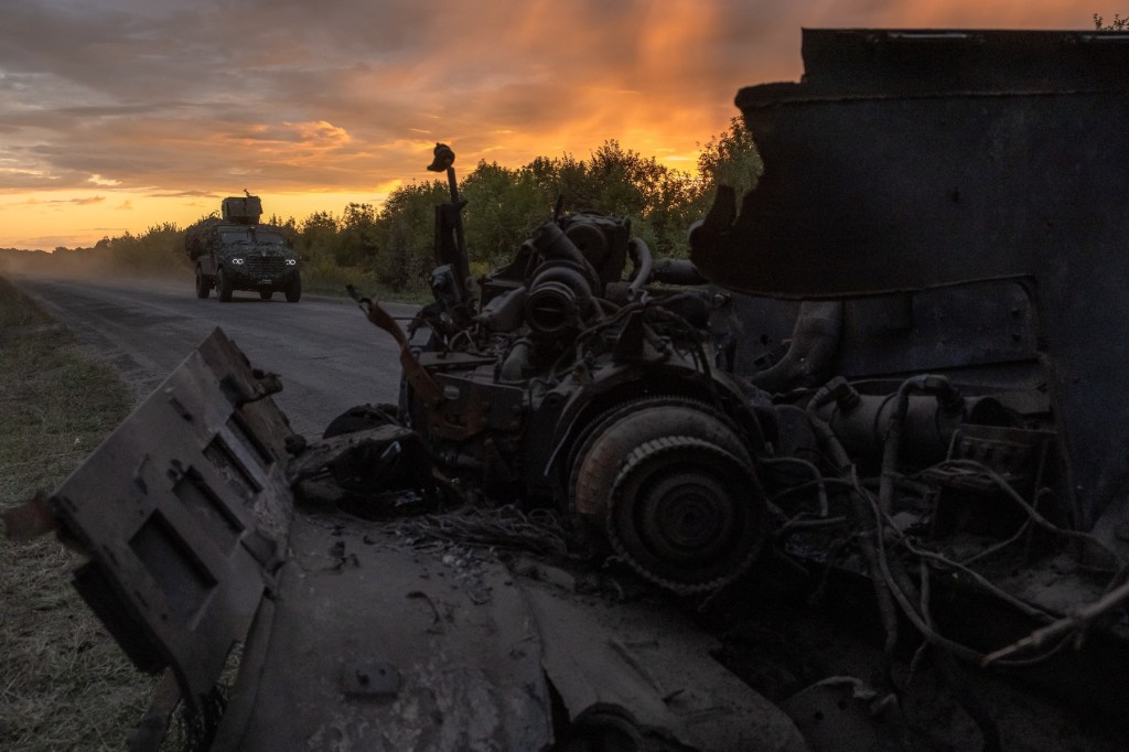 Ukrainian military vehicle in the Sumî region, near the border with Russia. Ukraine has launched a surprise offensive in the Kursk region of the border with Russia on August 6, 2024, conquering dozens of villages in the most important cross -border attack on the Russian territory of World War II. Photo: Roman Pilipey / AFP / Profimedia
