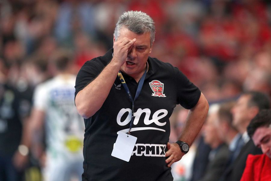 Xavi Pascual, during the Veszprem match - Magdeburg 27-28/ PHOTO IMAGO IMAGES The Hungarians from Veszprem, trained by Xavi Pascual, missed in an incredible Final Four the Champions League at handball