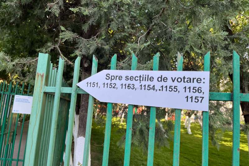 Presidential elections 2025, tour 2. The voting can be extended where there are voters in a row. They get order vouchers