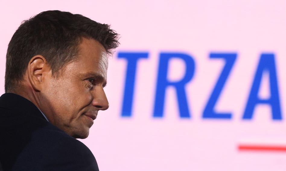 The scandal around the spots on FB. Trzaskowski corresponds to Hołownia