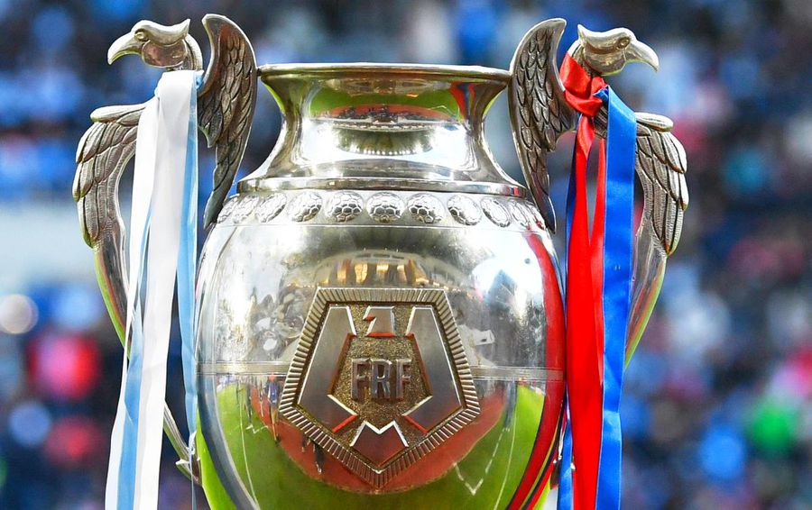 CFR Cluj și Hermannstadt luptă pentru trofeul Cupei României, decernat din 2003 în design-ul actual / foto: Imago CFR Cluj - Hermannstadt, finala Cupei României Betano: 11.000 de oameni în tribune la Arad