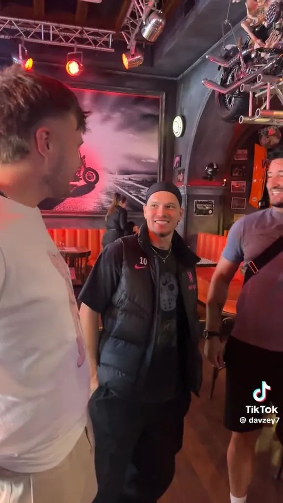 Mykhailo Mudryk, surprised at Wroclaw, in a steakhouse The
