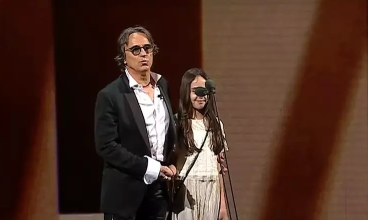 Claudiu Bleonț offends his 11 -year -old daughter on stage, and the public laughs. No 