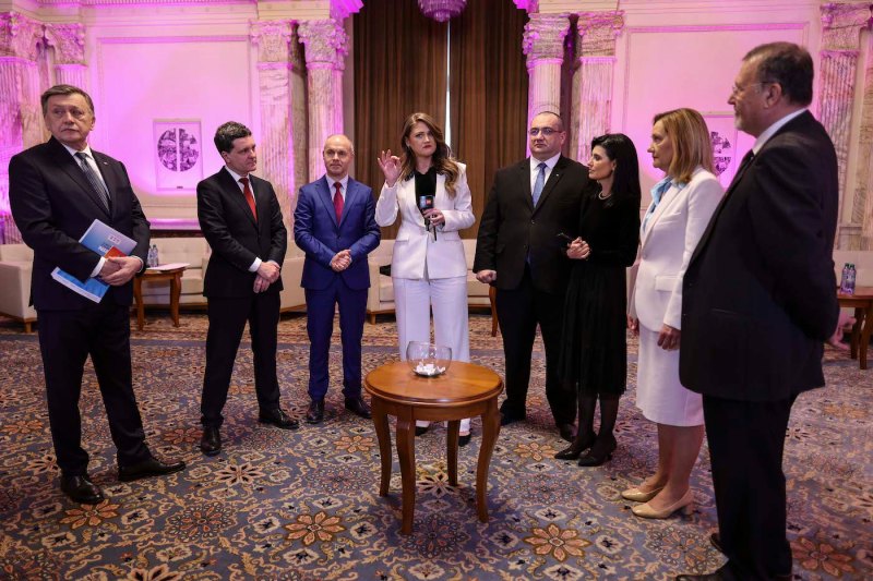 Beyond the campaign charges, which deserves to remember from the Crin Antonescu - Nicușor Dan - Elena Lasconi disputes you can read in the Newsletter of Hotnews, 