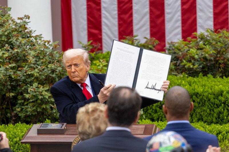 An American commercial court has decided that Trump has exceeded his duties imposing customs duties. 