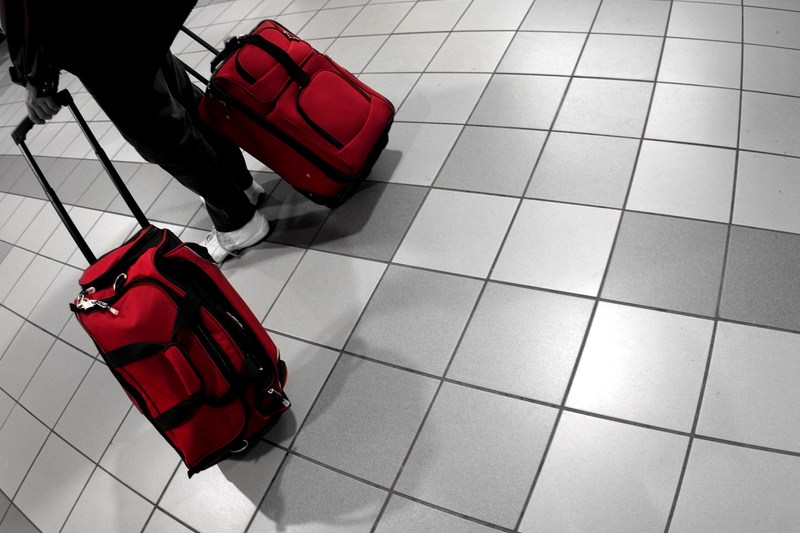 The Japanese police arrested three Chinese after looking more closely at their suitcases. 