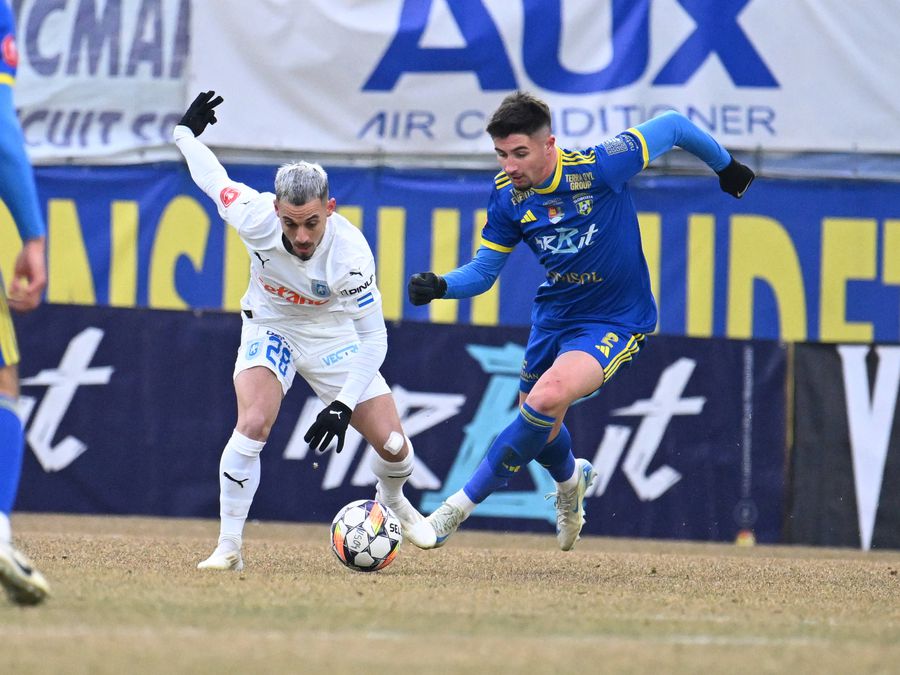 Andrei Dorobanțu, in duel with Alex Mitriță // Photo: Imago Dinamo goes to negotiations for 3 players in Superliga! The transfers desired by Kopic: One is also in the views of Mircea Lucescu
