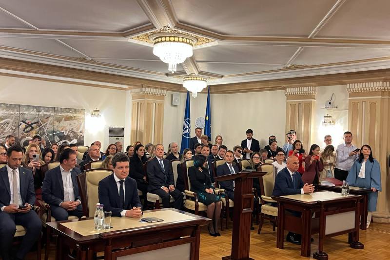 Video solemn ceremony for validating the mandate of Nicușor Dan, at the Constitutional Court. Ilie Bolojan is present