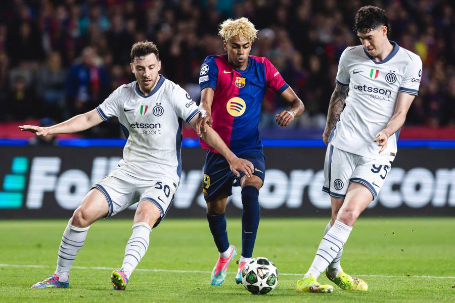 Lamine Yamal, hard to stop by Carlos Augusto and Alessandro Bastoni, in Barcelona - Inter 3-3 of the Champions League / Photo: Imago Blinds Lamine Yamal! »The decision already made by Barcelona and when the official announcement will be made