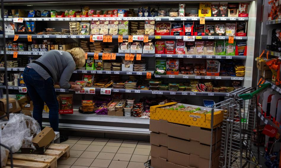 Store customers have changed shopping habits. "Inflation has dropped, but it is still not enough"