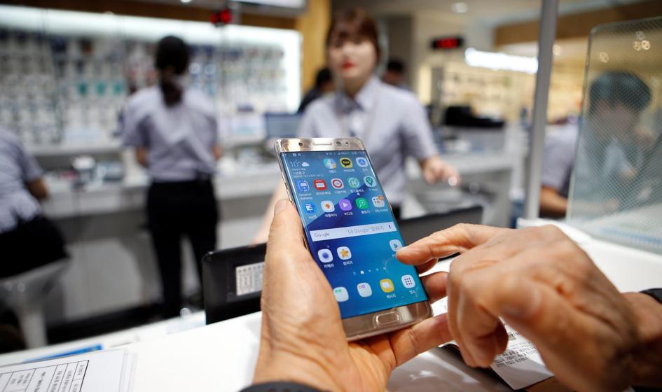 Samsung with a powerful battery and a 50 MP camera for active use of the credit card