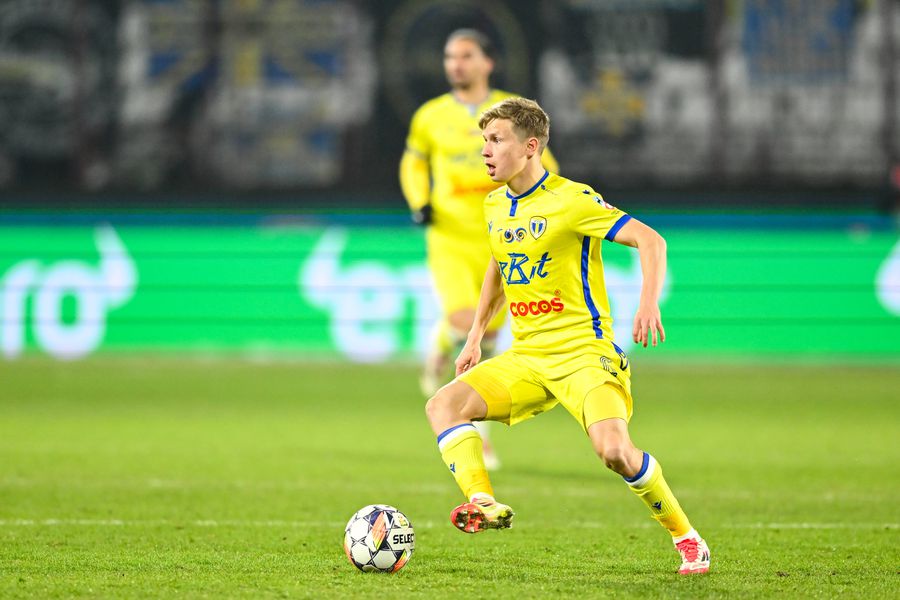 Tomas Jyry, playing for Oil // Photo: Imago Images The 25 -year -old midfielder from Petroleum, convened for the first time to the national team